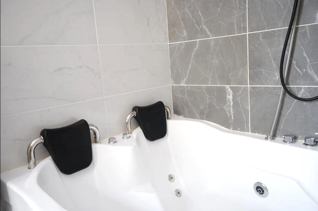 Baignoire Centre Apartment *